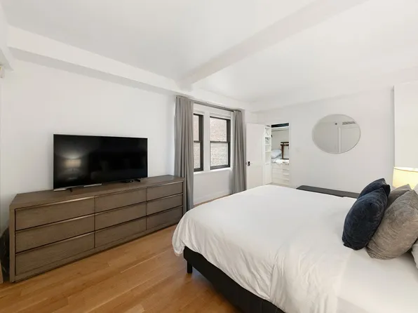 160 Central Park South image 4 of 7