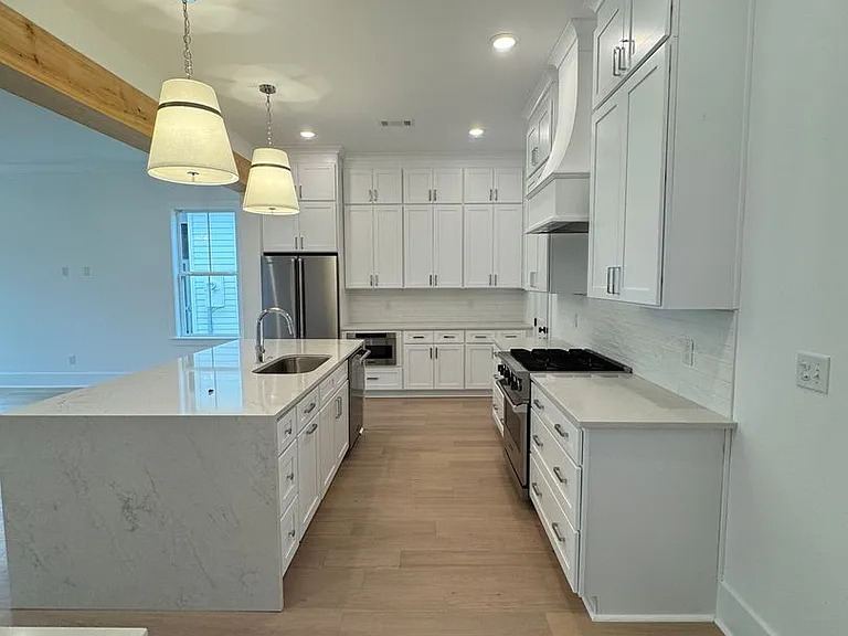 806 Lilla Ln — Photo 7