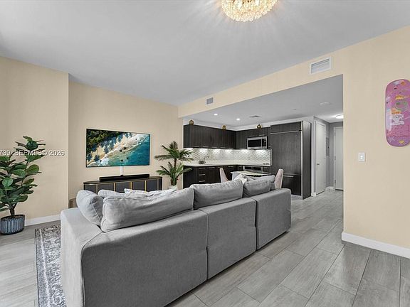 3rd image of 45 SW 9th St APT 1002