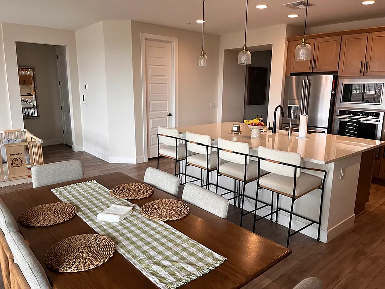 Kitchen Dining area
