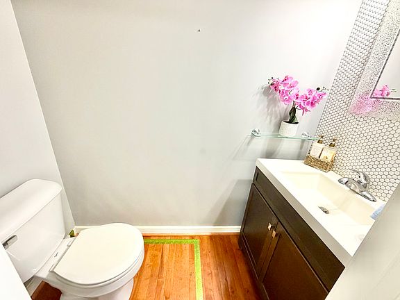 5th image of 356 W Pointe Dr