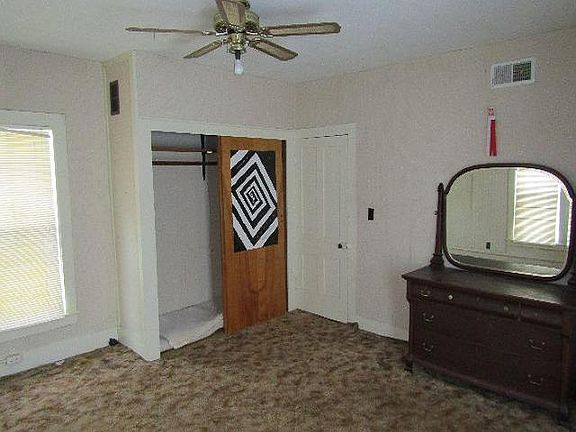 5th image of 800 Prendergast Ave