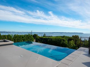 4135 Burkehill Pl, West Vancouver, BC V7V3M8