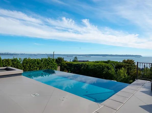 4135 Burkehill Pl, West Vancouver, BC V7V 3M8