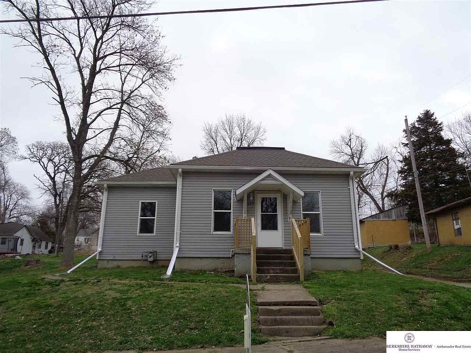 1st image of 623 S 10th St