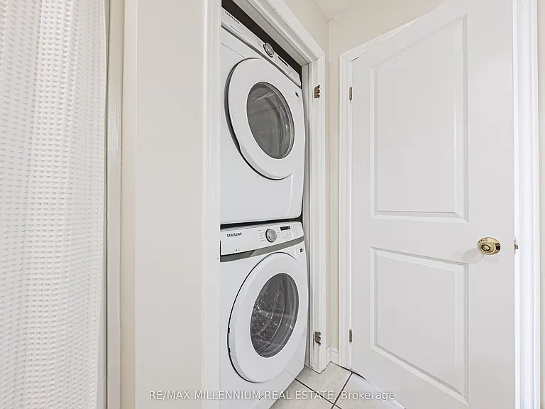 135 James St S #1401 — Photo 20