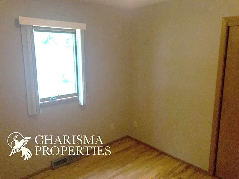3004 S West Ave — Photo 22