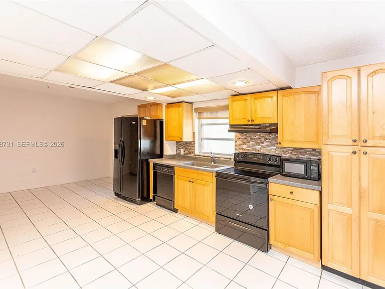3862 NE 171st St #B — Photo 13