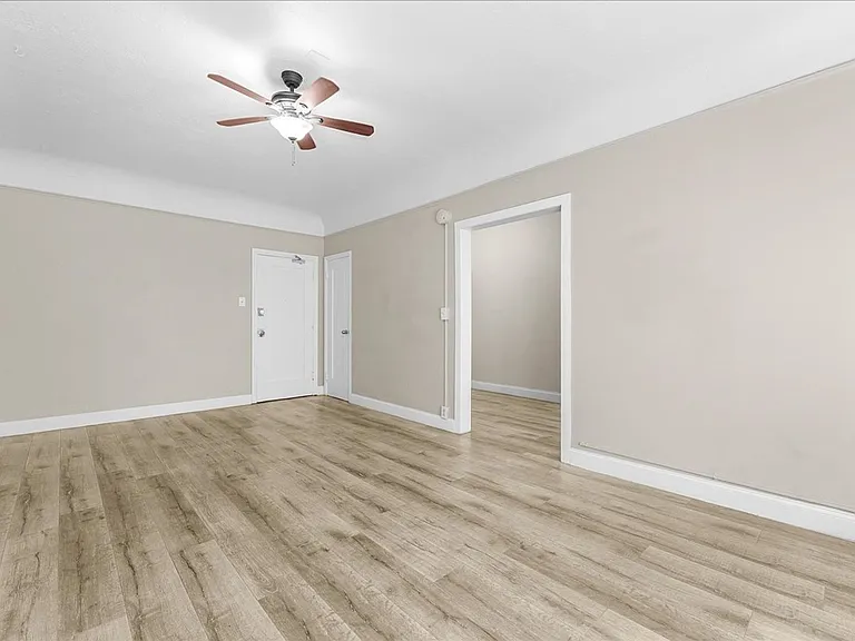 118 N Westmoreland Ave #205 — Photo 2
