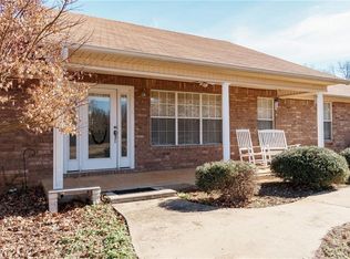 105 Cowan Ln, Pocola, OK 74902
