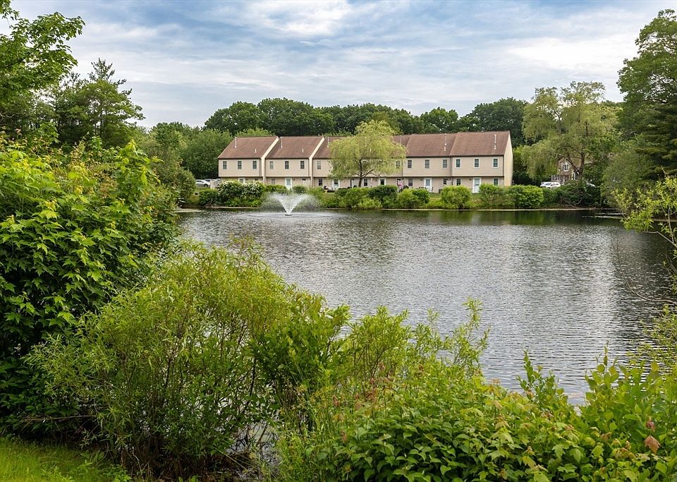 1st image of 75 Willow Pond Dr Unit 75