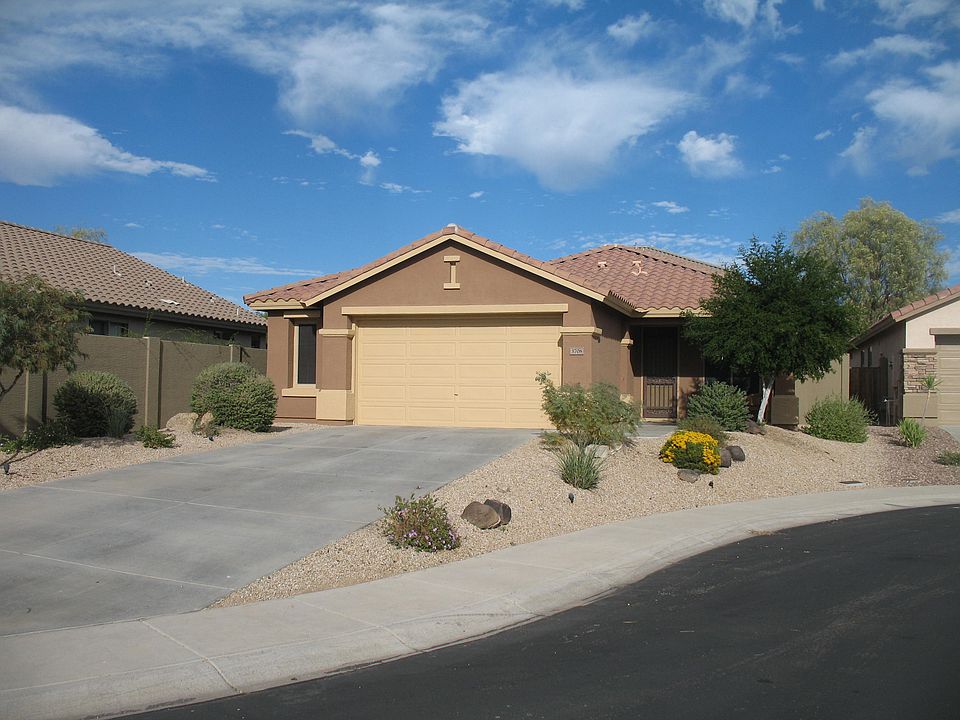LARGE DRIVEWAY