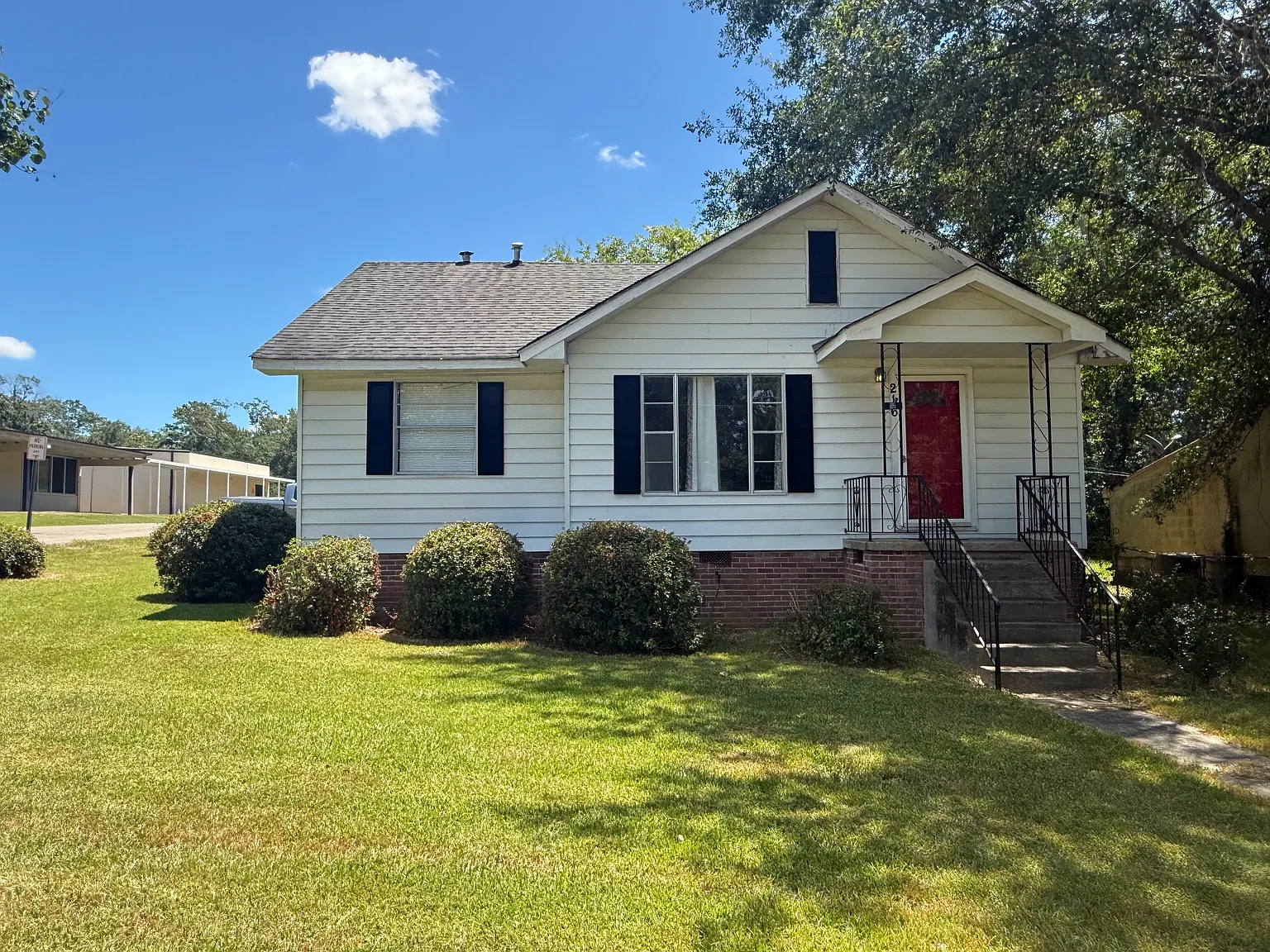 3 bed, 1003 sqft, $1,300 — Photo 1