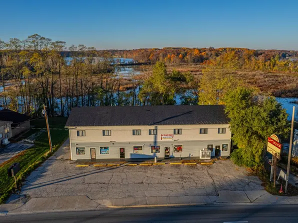 410 Pine Lake Ave #F, La Porte, IN 46350