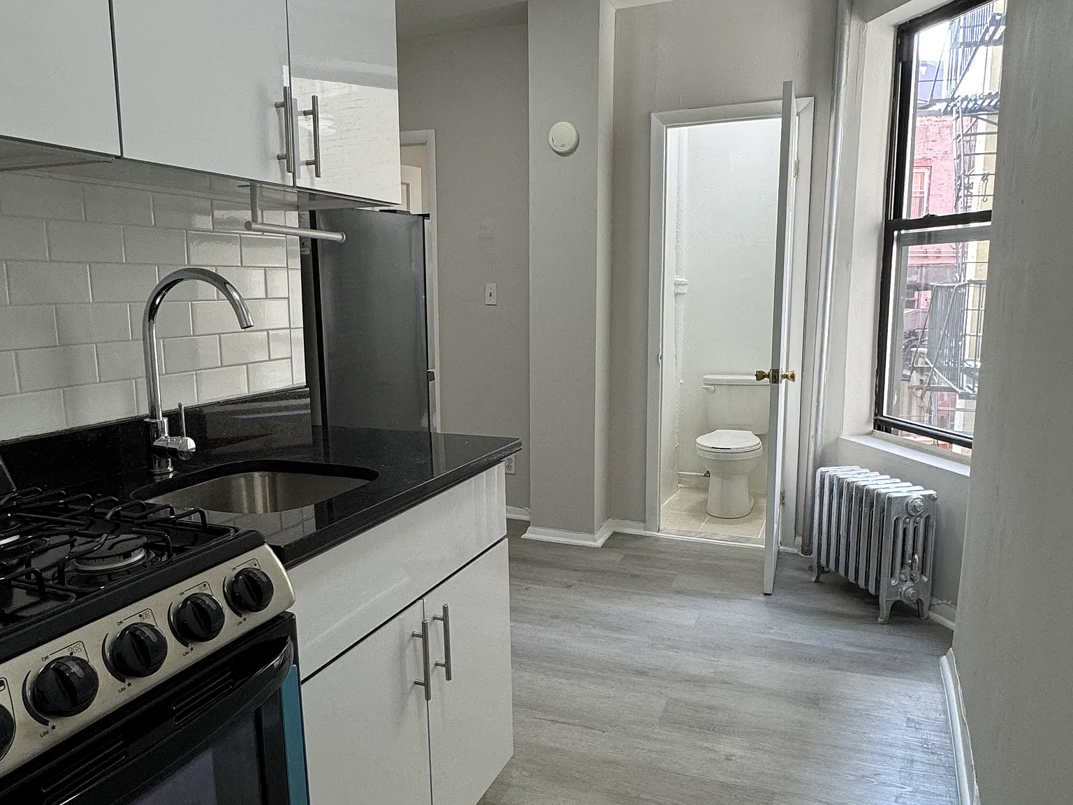 165 W 4th St — Photo 2