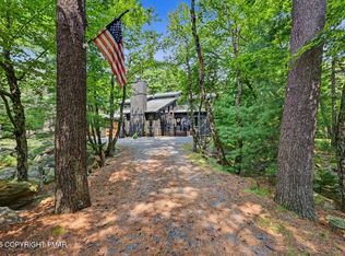 44 Chestnut Rd, Lake Harmony, PA 18624