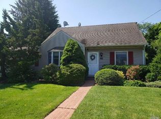 28 Foster Blvd, Babylon, NY 11702
