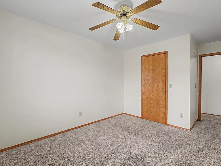 194 Hall Dr — Photo 15