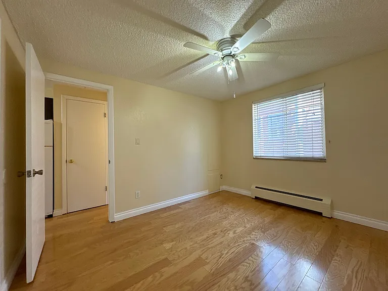 Spartan Court Apartments — Photo 10