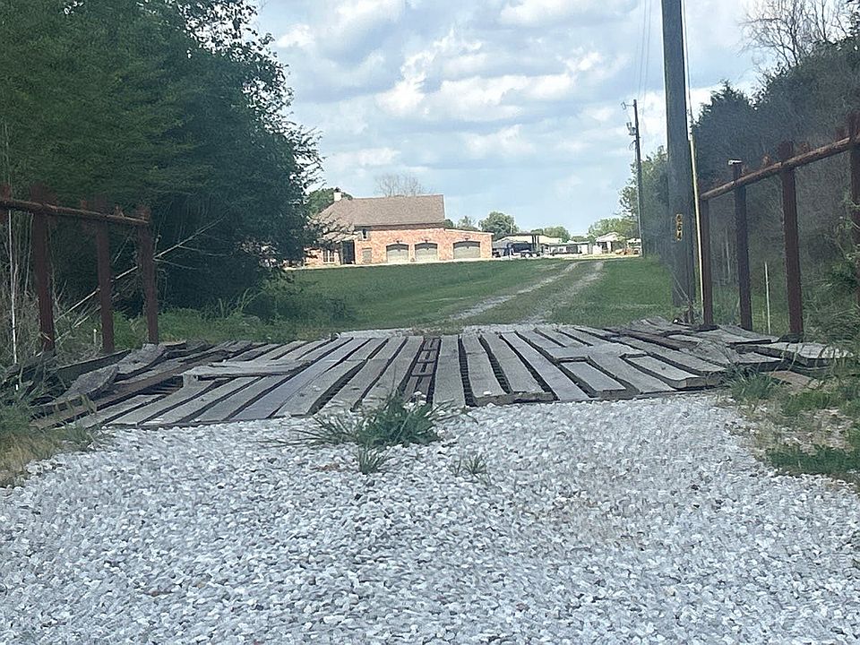 1st image of 664 Cottage Ln