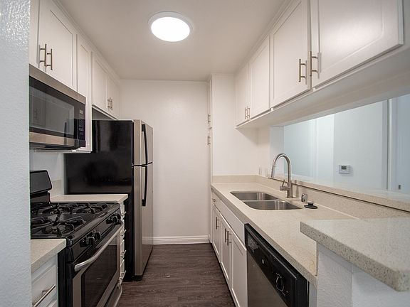 4th image of 11030 Hartsook St #122