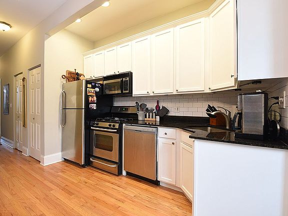 3rd image of 448 W Armitage Ave #1
