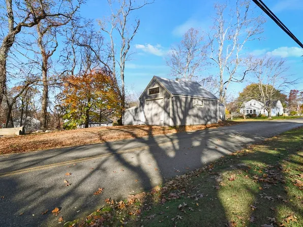 246 Chestnut St, Rehoboth, MA 02769