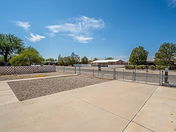 5th image of 2744 N Winstel Blvd