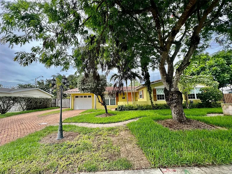 10025 SW 111th St — Photo 3