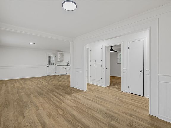 5th image of 113 Elizabeth Dr