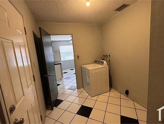 2nd image of 2633 Saint Charles St