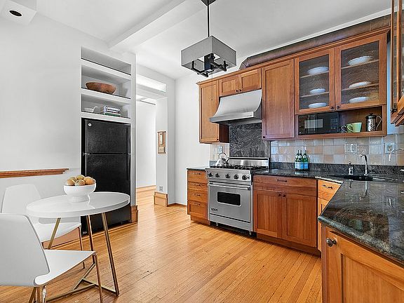 3rd image of 35 W 82nd St APT 2B