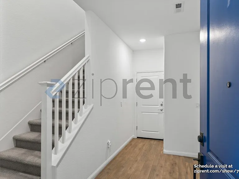 586 Jayne Ct — Photo 3