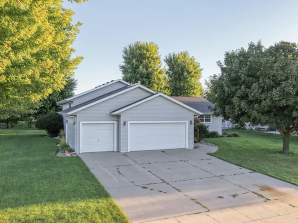 1302 32nd St, Spirit Lake, IA 51360