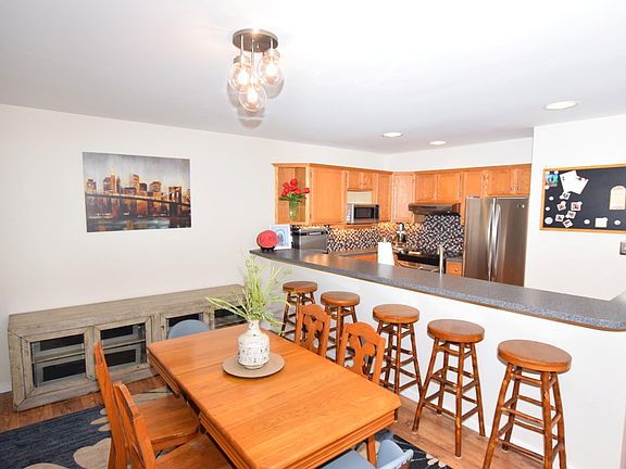 5th image of 9303 S Pointe Lasalles Dr