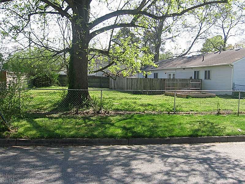 2nd image of 424 Ticonderoga Rd