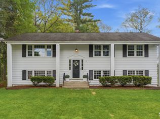 3 Branch Brook Dr, Simsbury, CT 06070