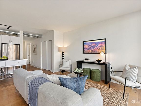 3rd image of 530 Broadway E #505