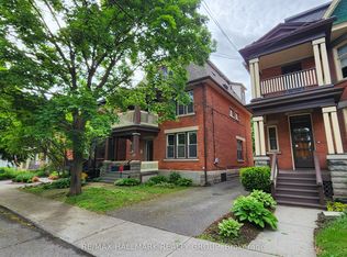 122 4th Ave #3, Ottawa, ON K1S 2L4