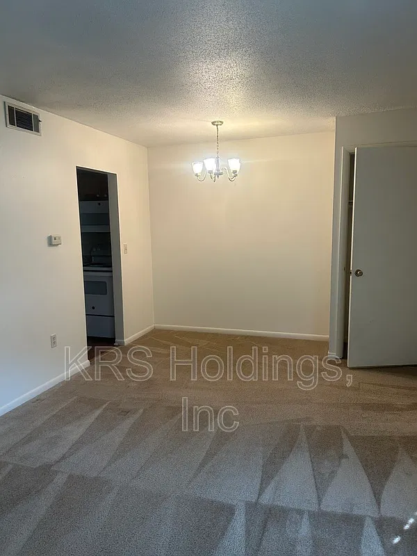 1 bed, 1.0 bath, $925 — Photo 3