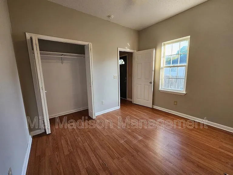 620 W Anderson Ln — Photo 9