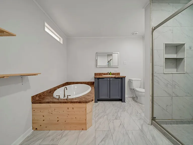 483 Howard St — Photo 11
