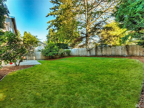 3rd image of 5523 Lakeland Hills Way SE