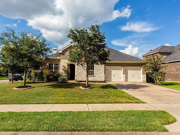 This home offers beautiful curb appeal including upgraded stone/brick elevation and a large green lawn, easily maintained by the automatic underground lawn sprinkler system.