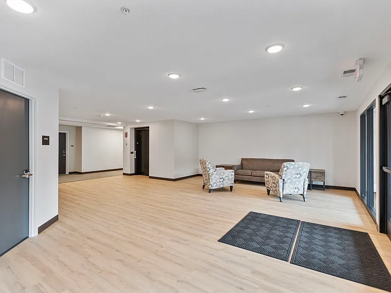 Old Town Apartments — Photo 1