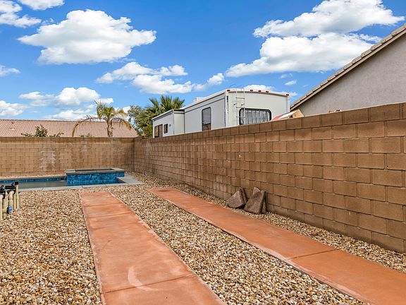 4th image of 83412 Albion Dr