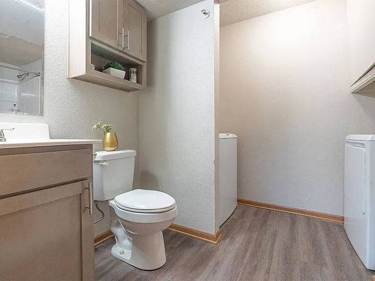 ASPEN BLUFF APARTMENTS — Photo 12