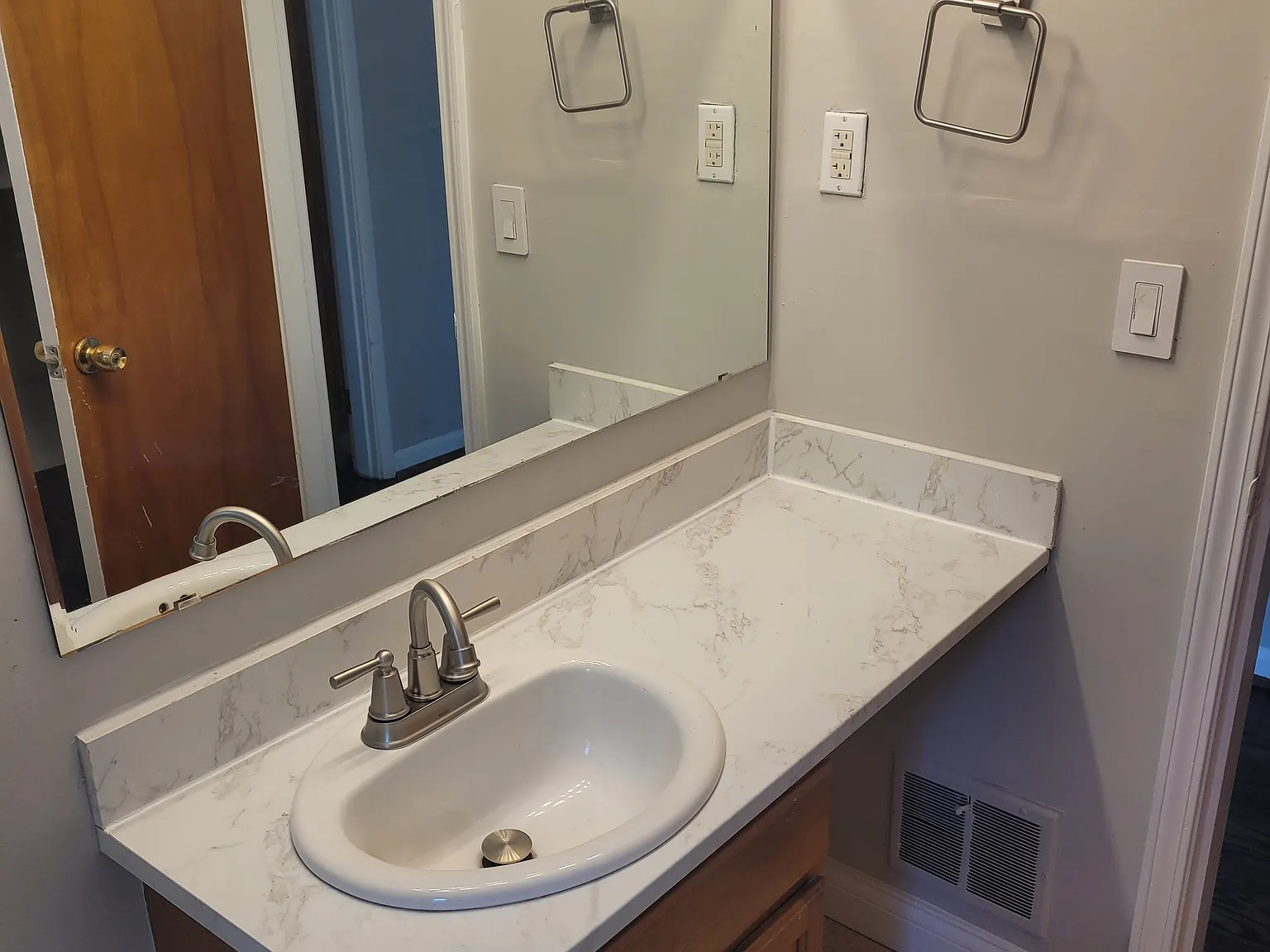 2 bed, 1048 sqft, $1,250 — Photo 1