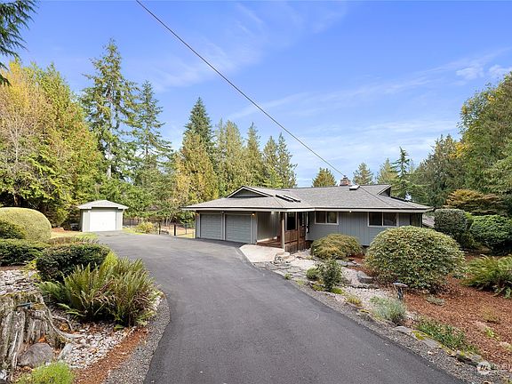 2nd image of 1047 Puget Drive E