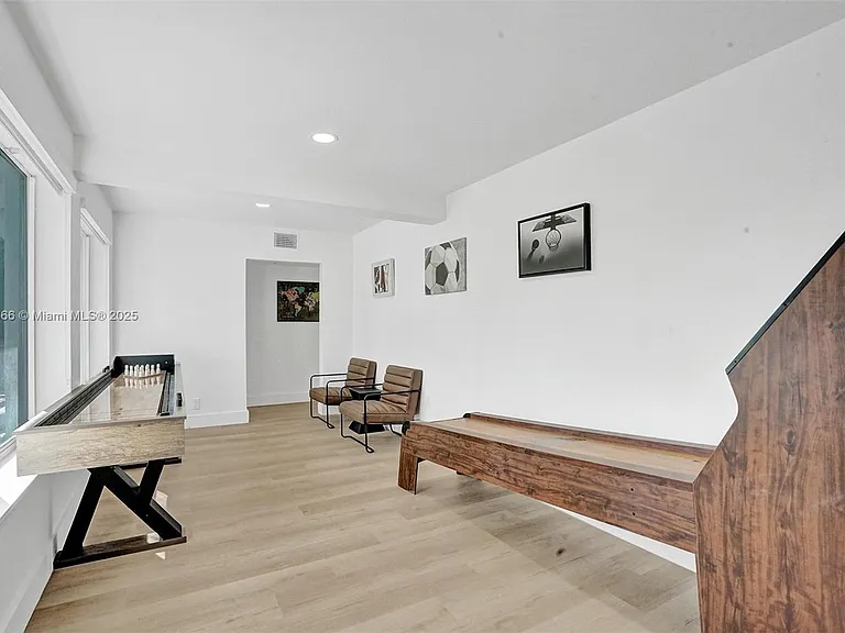 725 Harrison St — Photo 28